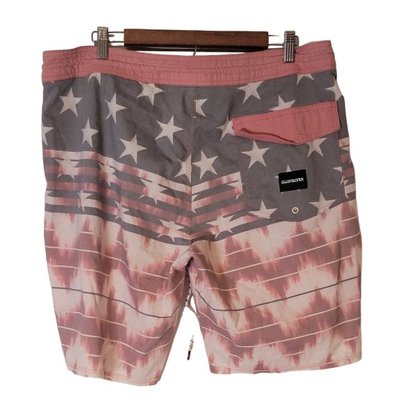 Quicksilver Drawstring Board Shorts Pockets Mid-Thigh Flag Graphic Size 38 - Picture 3 of 8